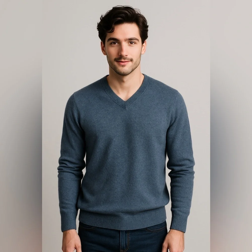 GOBI Men's Cashmere Blue V-Neck Sweater size Large EUC
